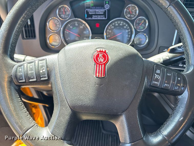 image for item EC3567 2022 Kenworth T680 semi truck