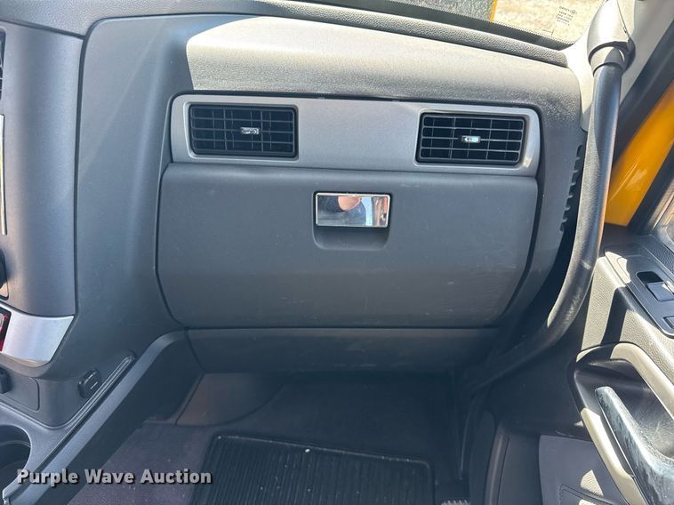 image for item EC3567 2022 Kenworth T680 semi truck