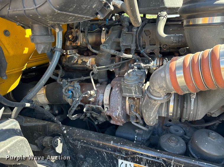 image for item EC3567 2022 Kenworth T680 semi truck