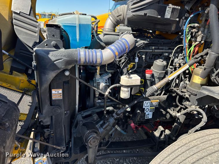 image for item EC3567 2022 Kenworth T680 semi truck