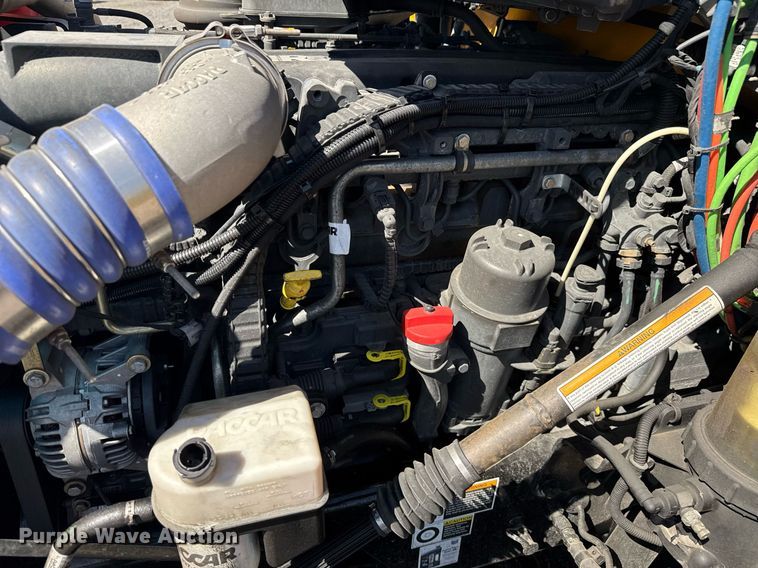 image for item EC3567 2022 Kenworth T680 semi truck