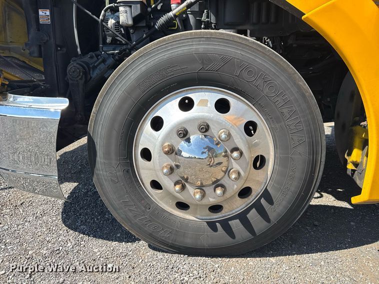 image for item EC3567 2022 Kenworth T680 semi truck