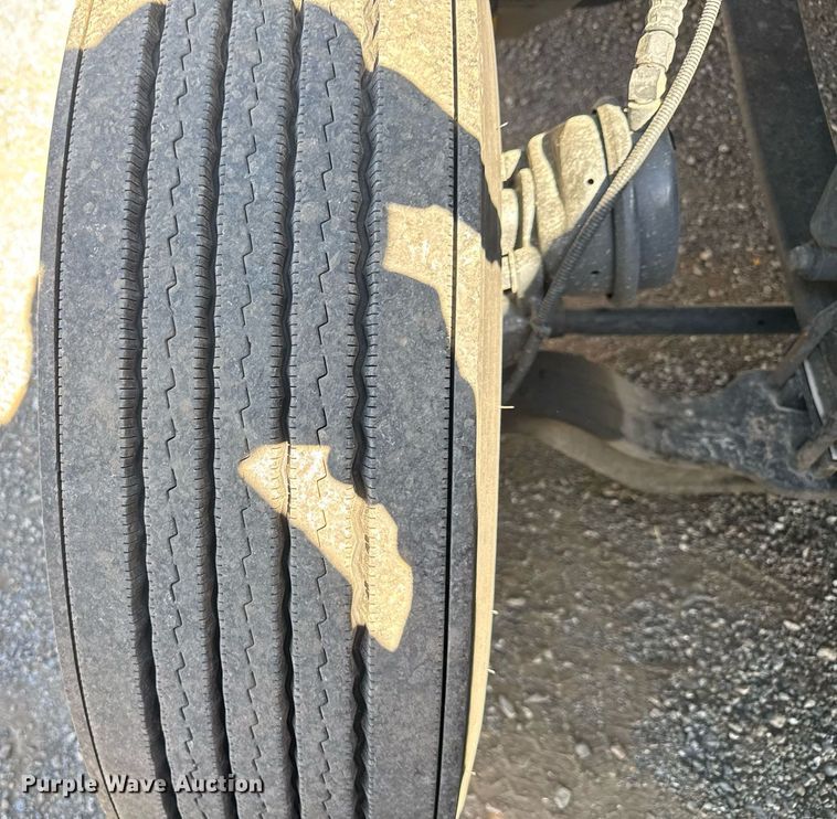 image for item EC3567 2022 Kenworth T680 semi truck