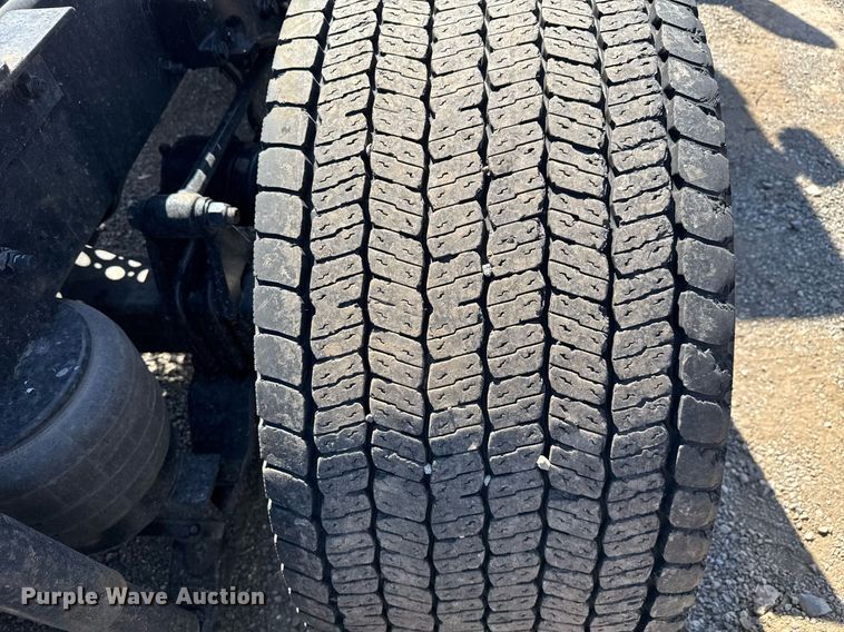 image for item EC3567 2022 Kenworth T680 semi truck