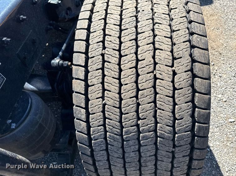 image for item EC3567 2022 Kenworth T680 semi truck