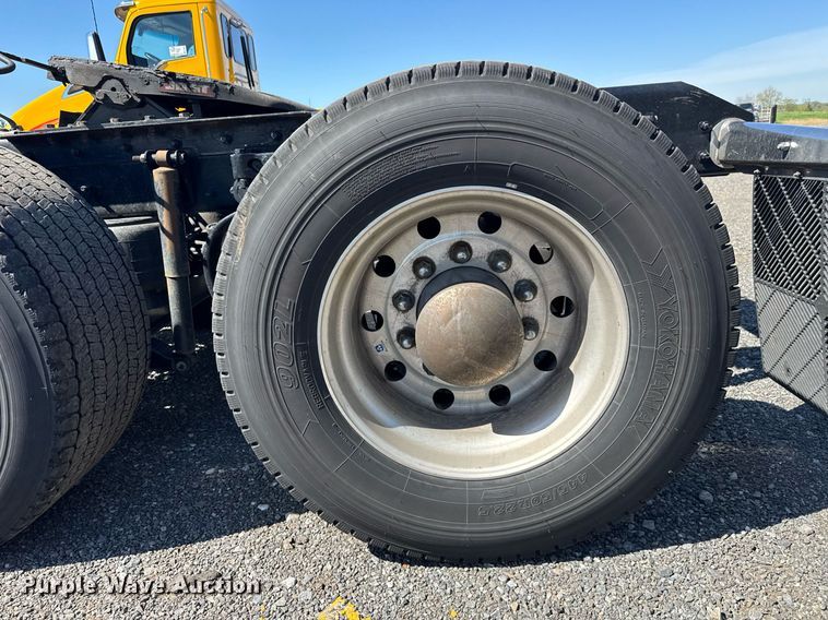 image for item EC3567 2022 Kenworth T680 semi truck