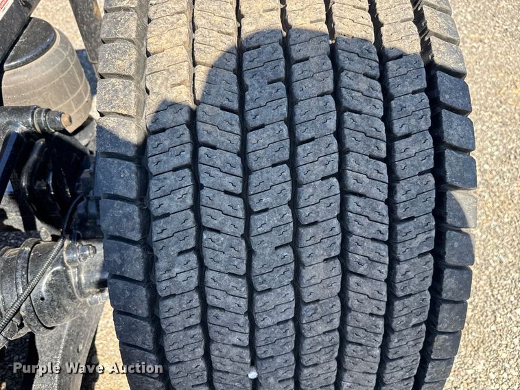 image for item EC3567 2022 Kenworth T680 semi truck