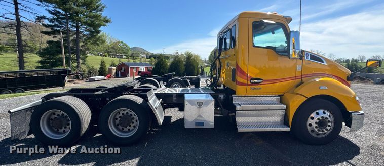 image for item EC3568 2022 Kenworth T680 semi truck