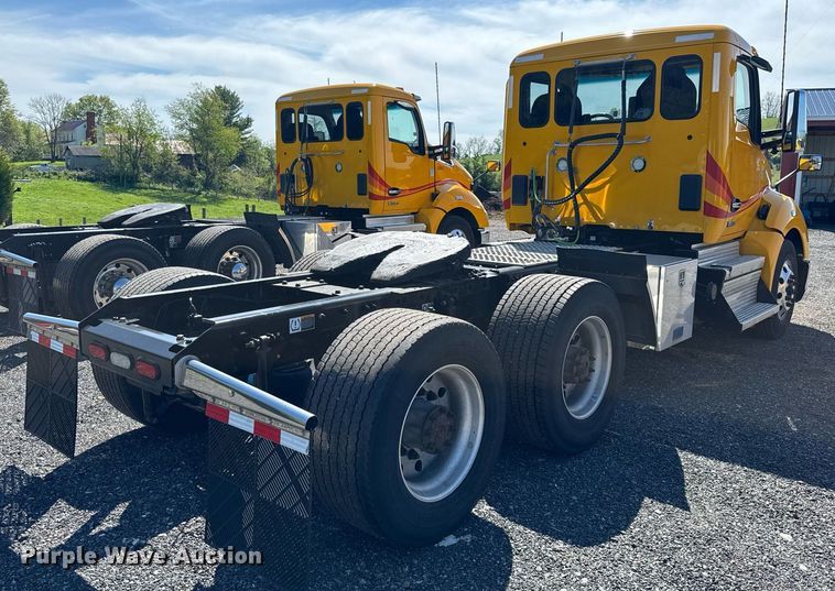 image for item EC3568 2022 Kenworth T680 semi truck