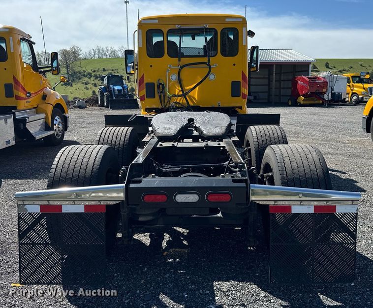 image for item EC3568 2022 Kenworth T680 semi truck