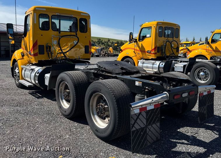 image for item EC3568 2022 Kenworth T680 semi truck