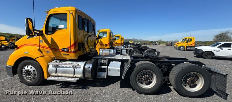 image for item EC3568 2022 Kenworth T680 semi truck