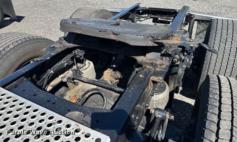 image for item EC3568 2022 Kenworth T680 semi truck