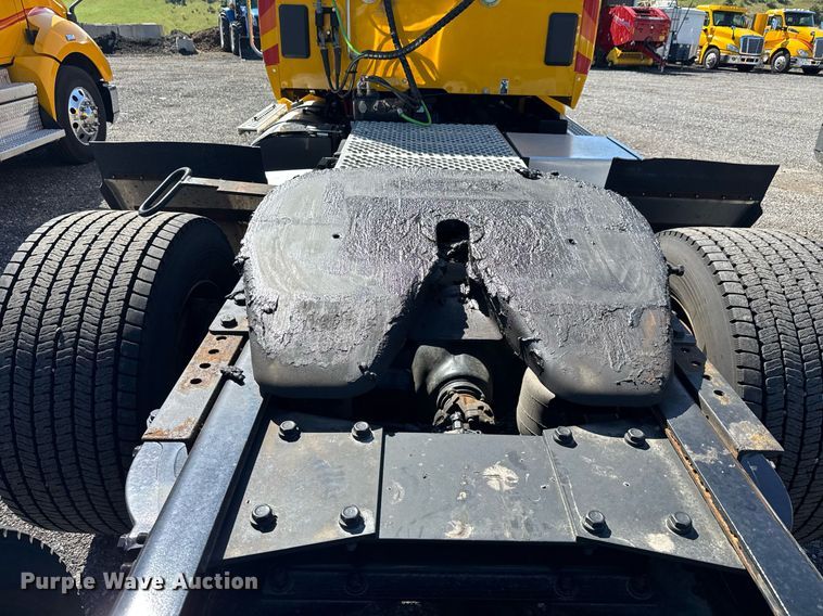 image for item EC3568 2022 Kenworth T680 semi truck