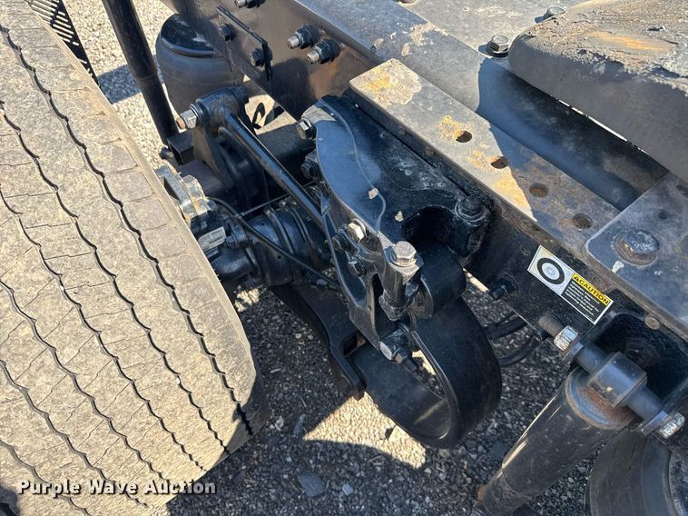 image for item EC3568 2022 Kenworth T680 semi truck