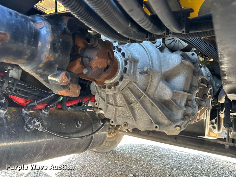 image for item EC3568 2022 Kenworth T680 semi truck