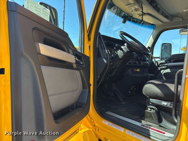 image for item EC3568 2022 Kenworth T680 semi truck