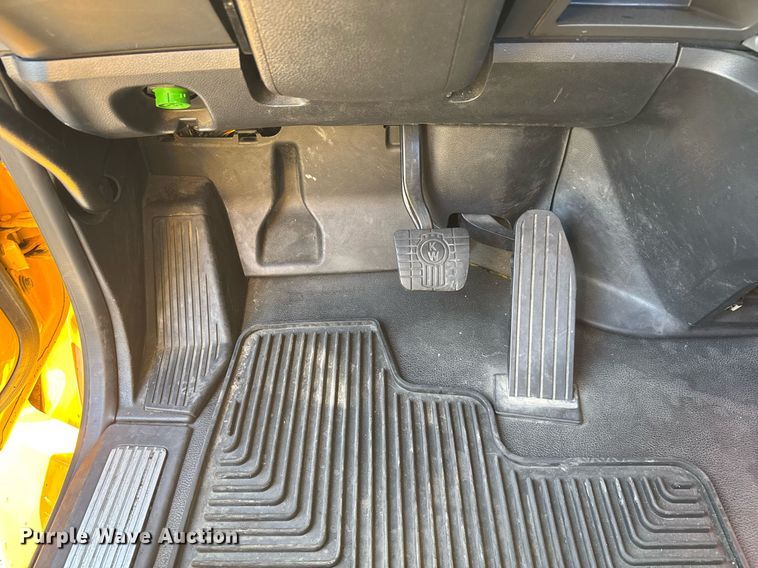 image for item EC3568 2022 Kenworth T680 semi truck