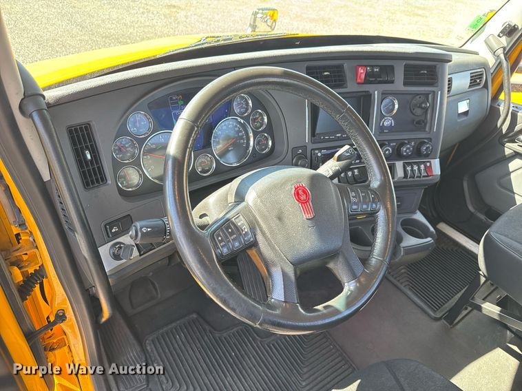 image for item EC3568 2022 Kenworth T680 semi truck
