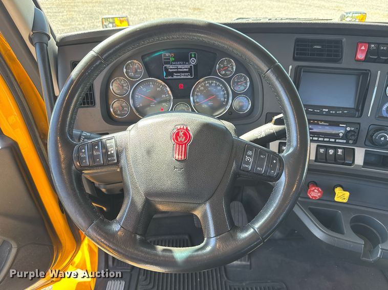 image for item EC3568 2022 Kenworth T680 semi truck