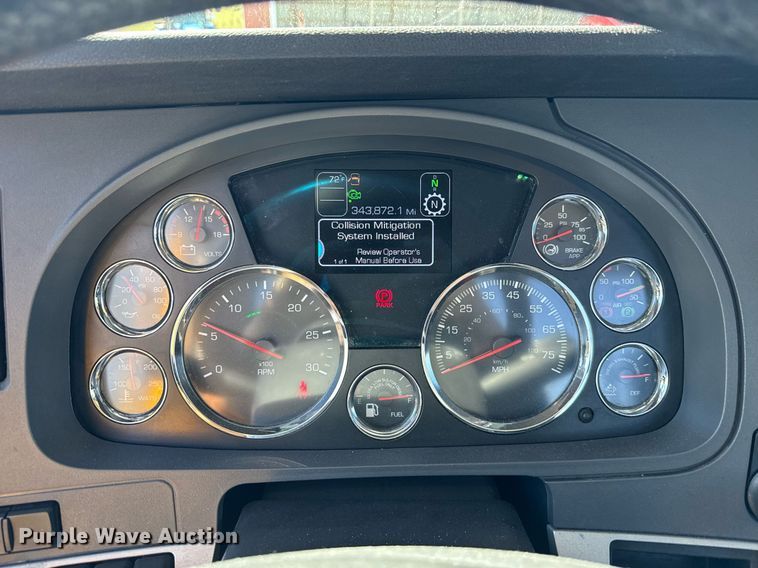 image for item EC3568 2022 Kenworth T680 semi truck