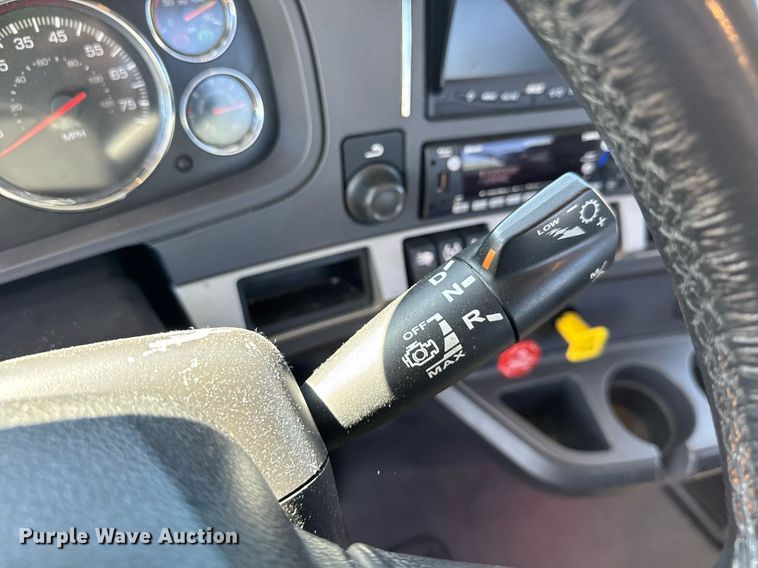 image for item EC3568 2022 Kenworth T680 semi truck