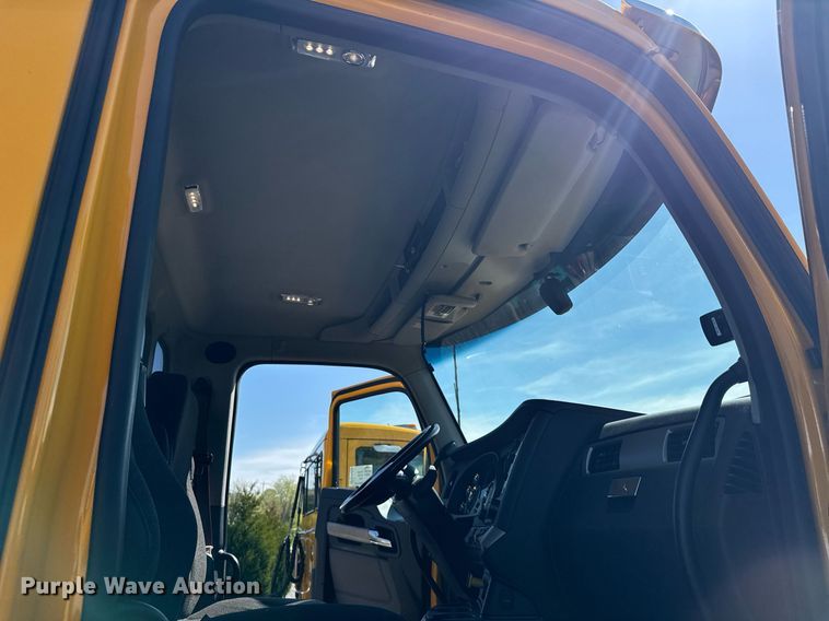 image for item EC3568 2022 Kenworth T680 semi truck