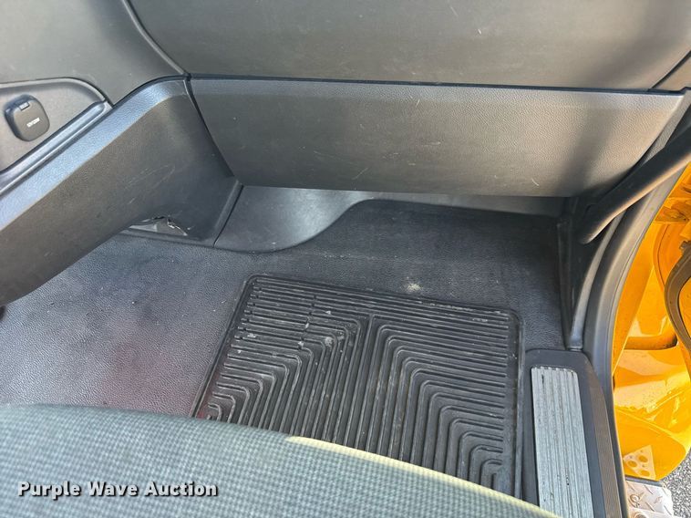 image for item EC3568 2022 Kenworth T680 semi truck