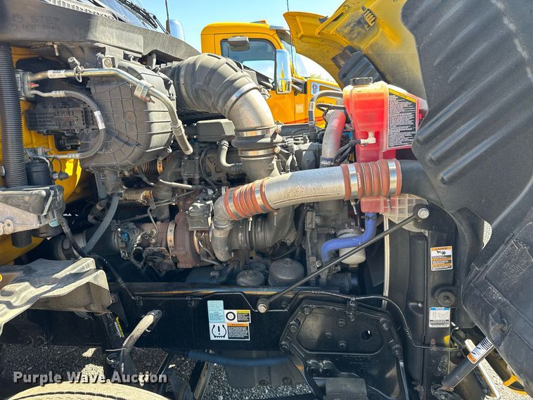 image for item EC3568 2022 Kenworth T680 semi truck