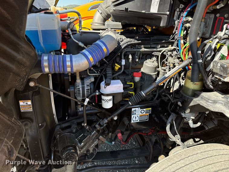 image for item EC3568 2022 Kenworth T680 semi truck