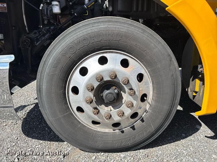 image for item EC3568 2022 Kenworth T680 semi truck