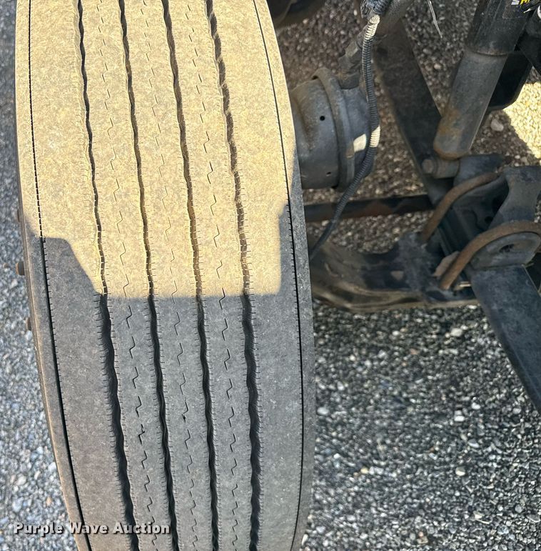 image for item EC3568 2022 Kenworth T680 semi truck