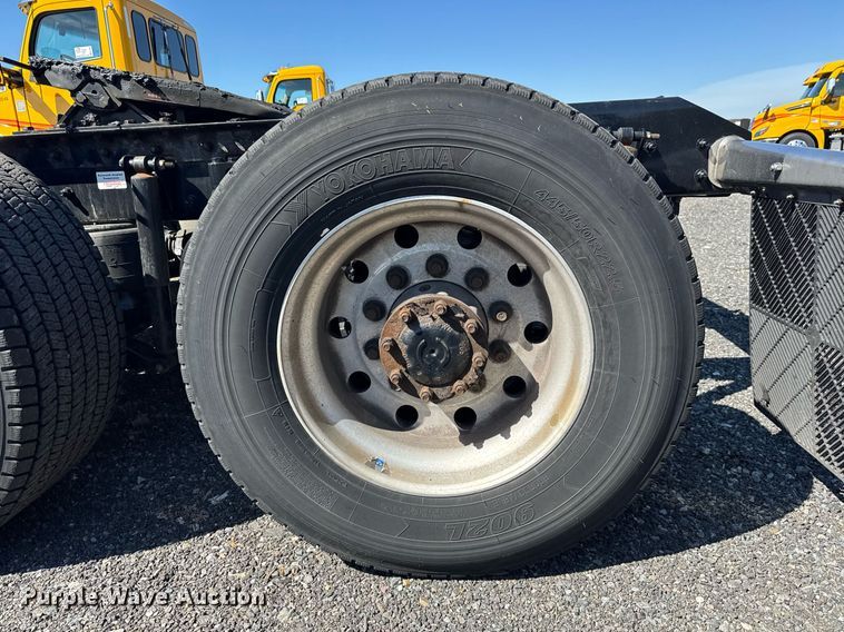 image for item EC3568 2022 Kenworth T680 semi truck