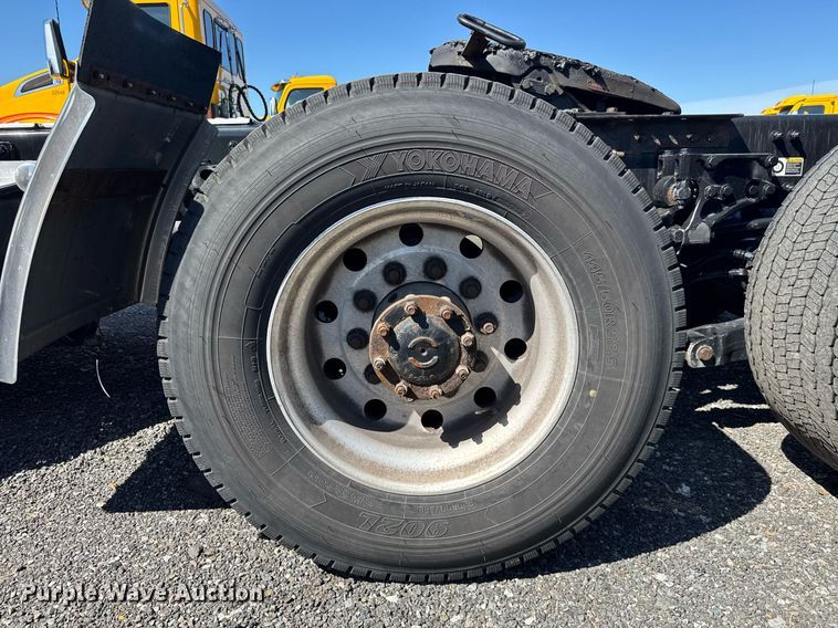 image for item EC3568 2022 Kenworth T680 semi truck