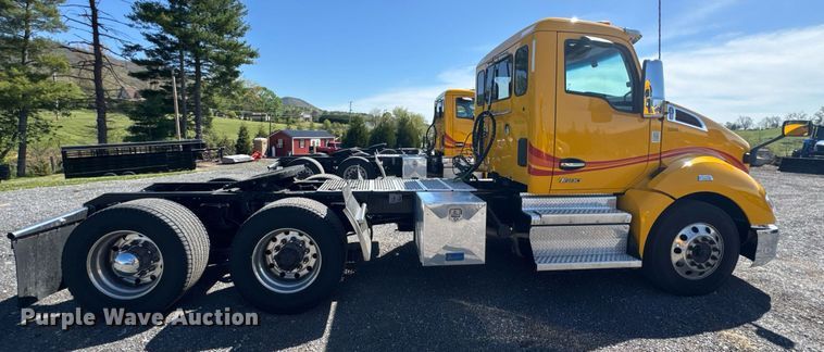 image for item EC3569 2022 Kenworth T680 semi truck