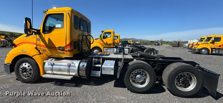 image for item EC3569 2022 Kenworth T680 semi truck