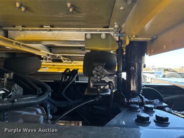 image for item EC3569 2022 Kenworth T680 semi truck