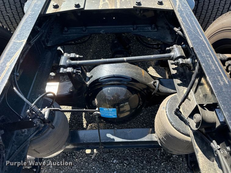 image for item EC3569 2022 Kenworth T680 semi truck