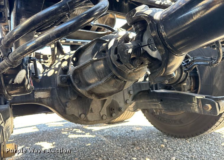 image for item EC3569 2022 Kenworth T680 semi truck