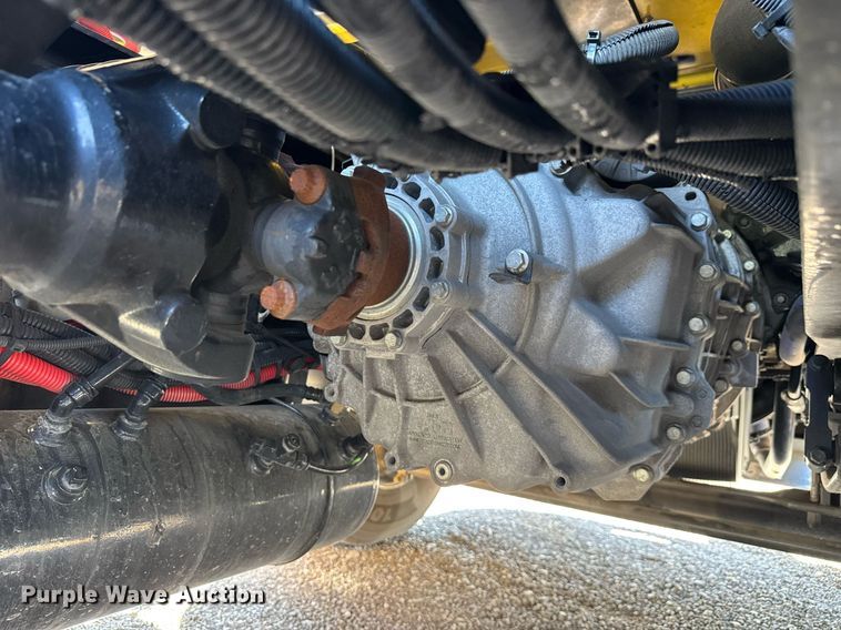 image for item EC3569 2022 Kenworth T680 semi truck