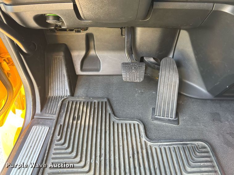 image for item EC3569 2022 Kenworth T680 semi truck