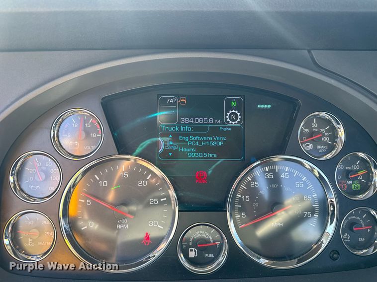 image for item EC3569 2022 Kenworth T680 semi truck