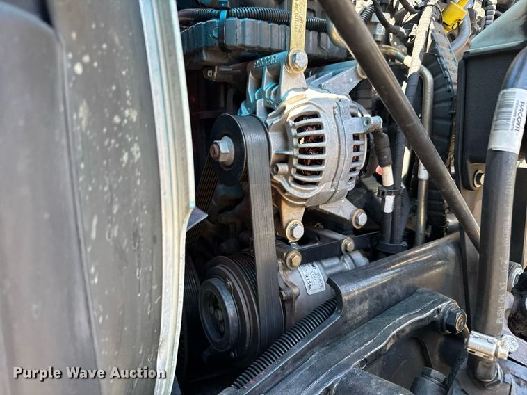 image for item EC3569 2022 Kenworth T680 semi truck