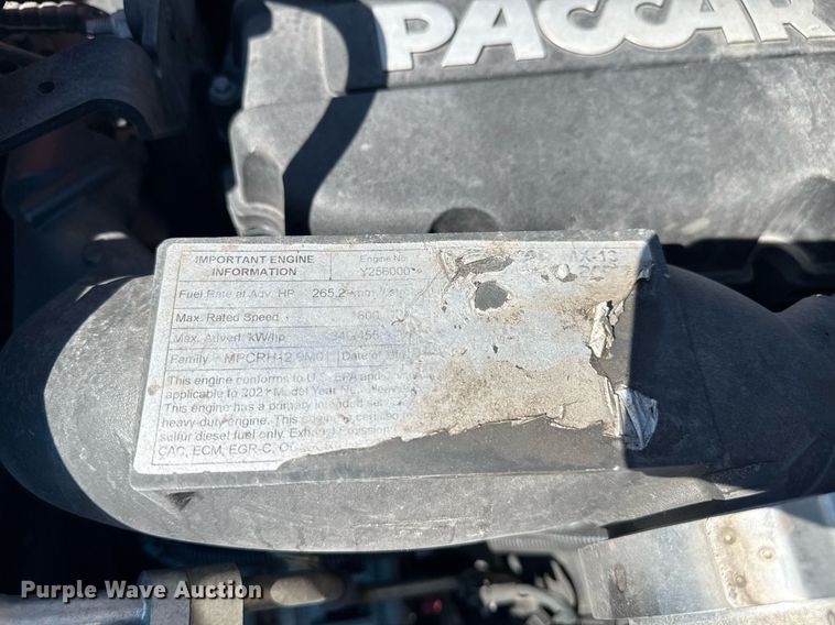 image for item EC3569 2022 Kenworth T680 semi truck