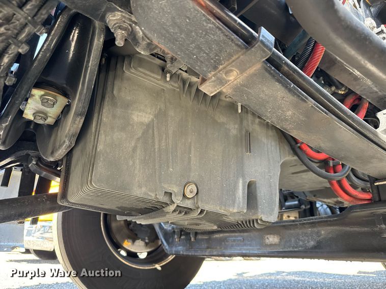 image for item EC3569 2022 Kenworth T680 semi truck