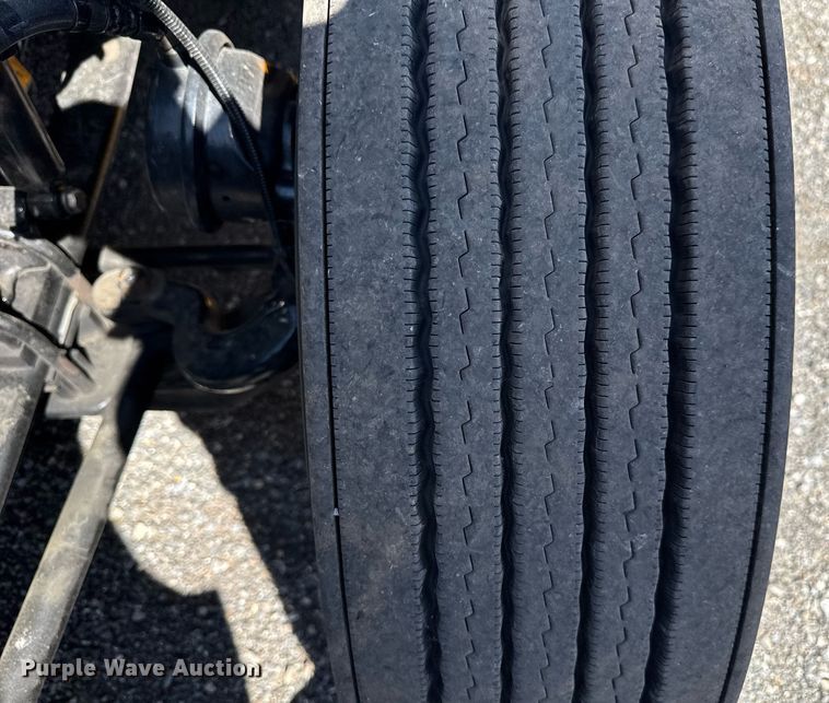 image for item EC3569 2022 Kenworth T680 semi truck