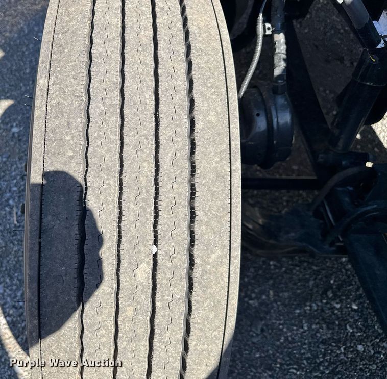 image for item EC3569 2022 Kenworth T680 semi truck