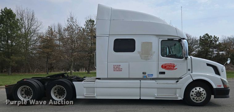 image for item EC4193 2012 Volvo semi truck