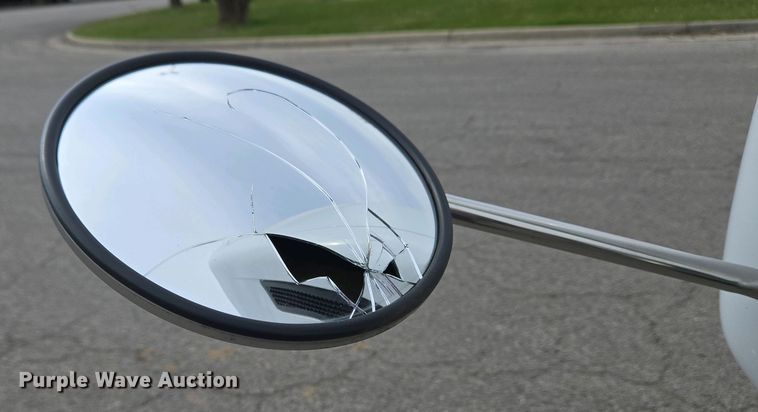 image for item EC4193 2012 Volvo semi truck