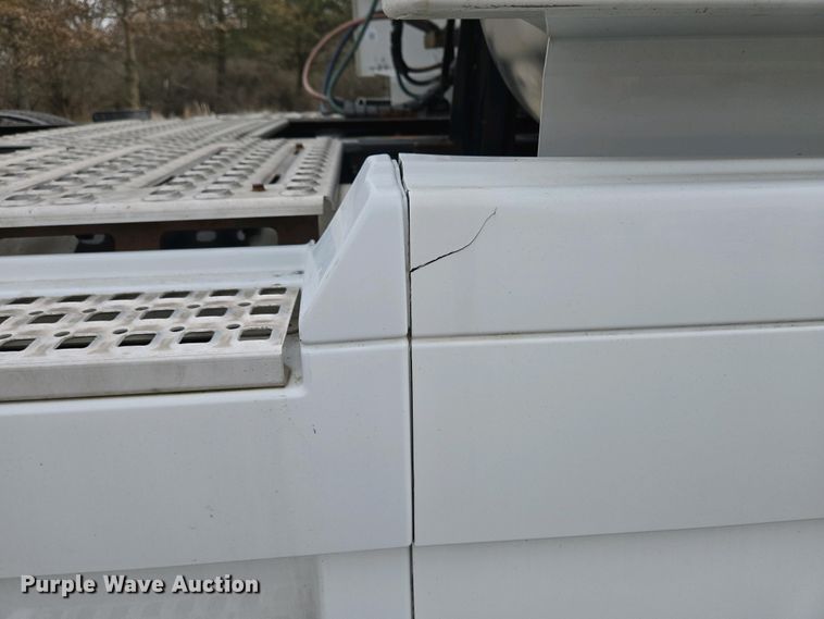 image for item EC4193 2012 Volvo semi truck